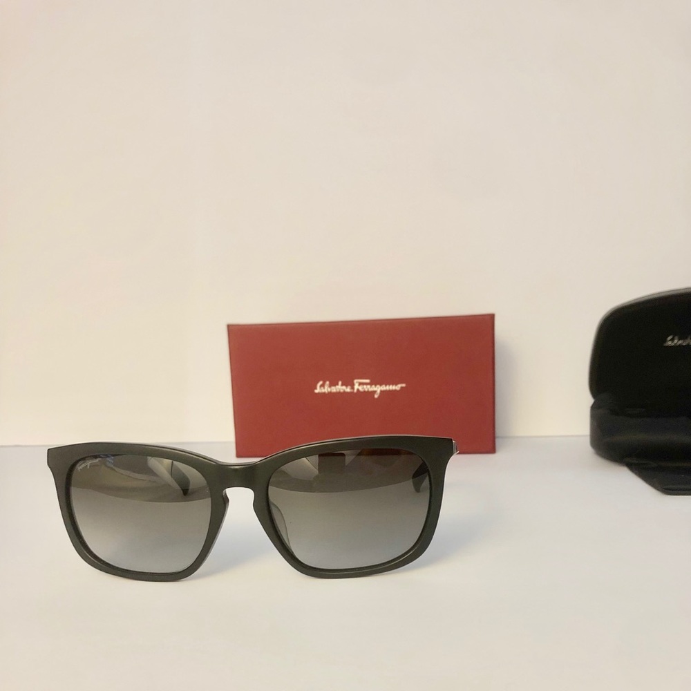 Salvatore Ferragamo Sunglasses Uni-Sex